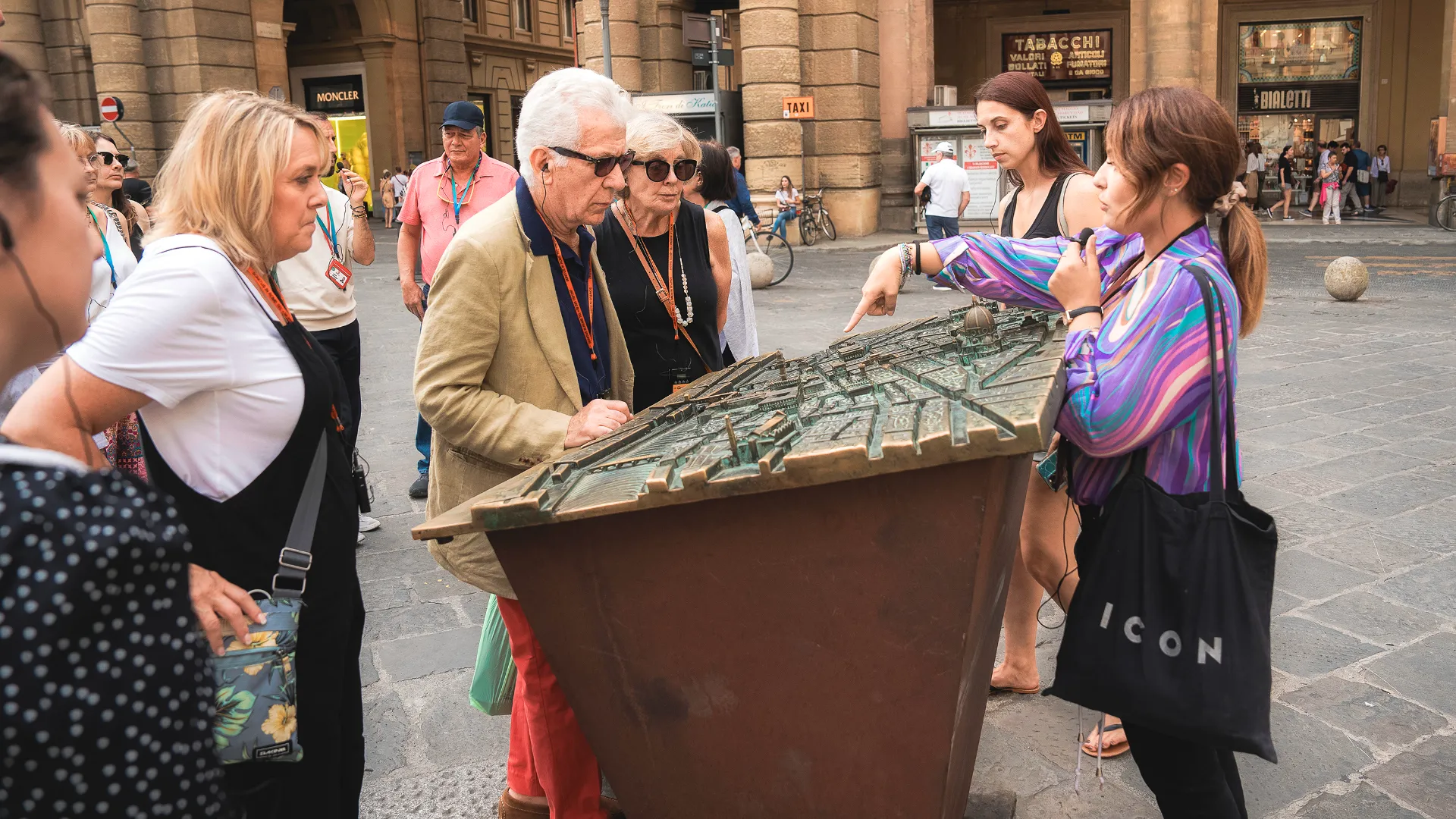 An Exclusive Florence Walking Tour From Republic Square To The Duomo and Beyond