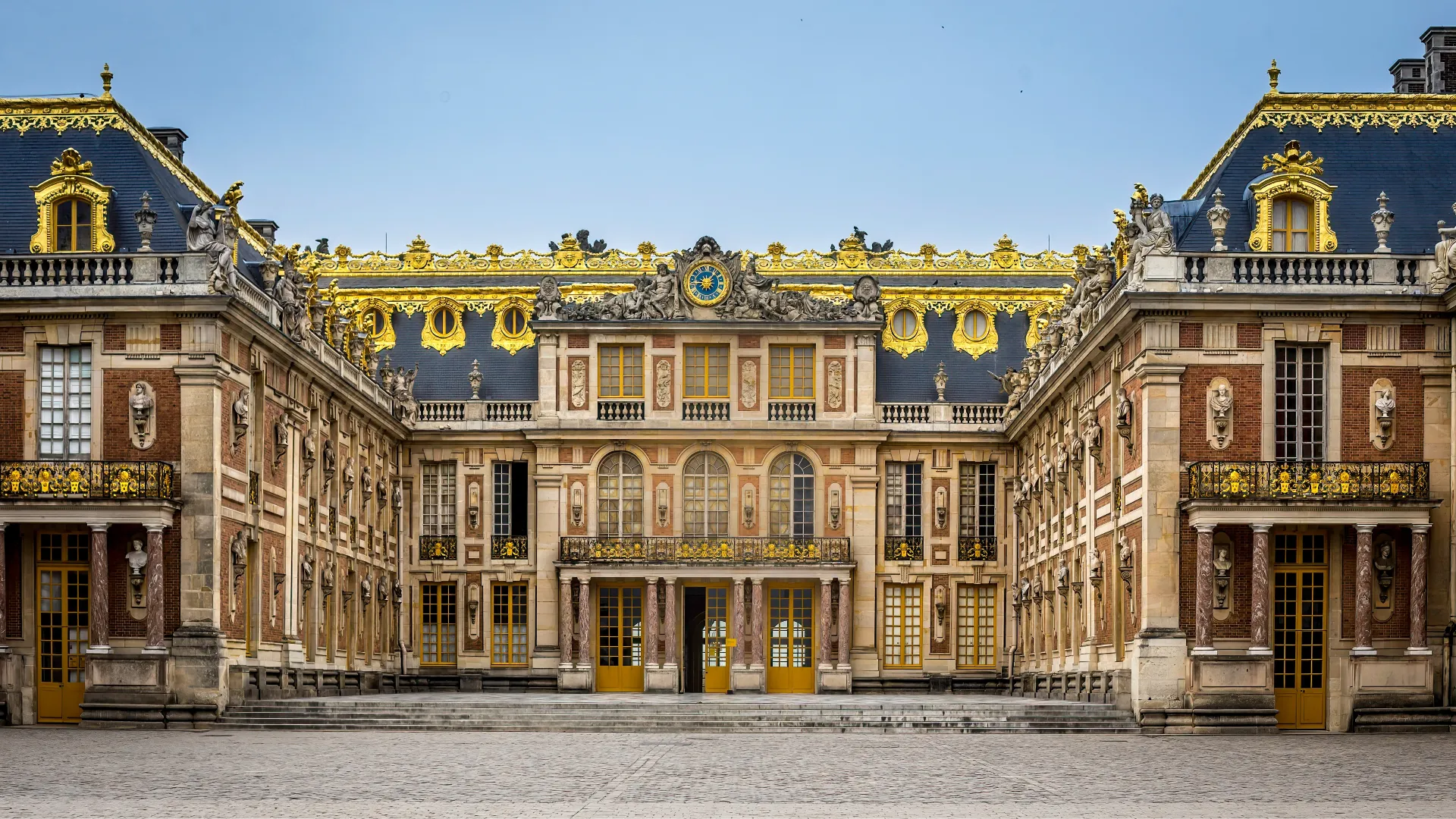 A Guided Tour Of Versailles Palace And Gardens With The Legendary Sun King