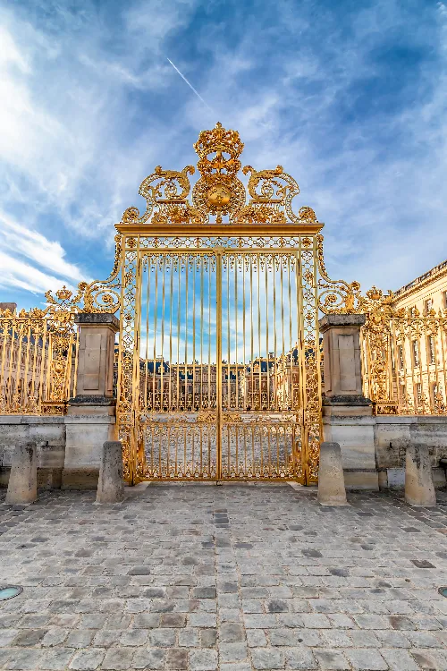 A Guided Tour Of Versailles Palace And Gardens With The Legendary Sun King