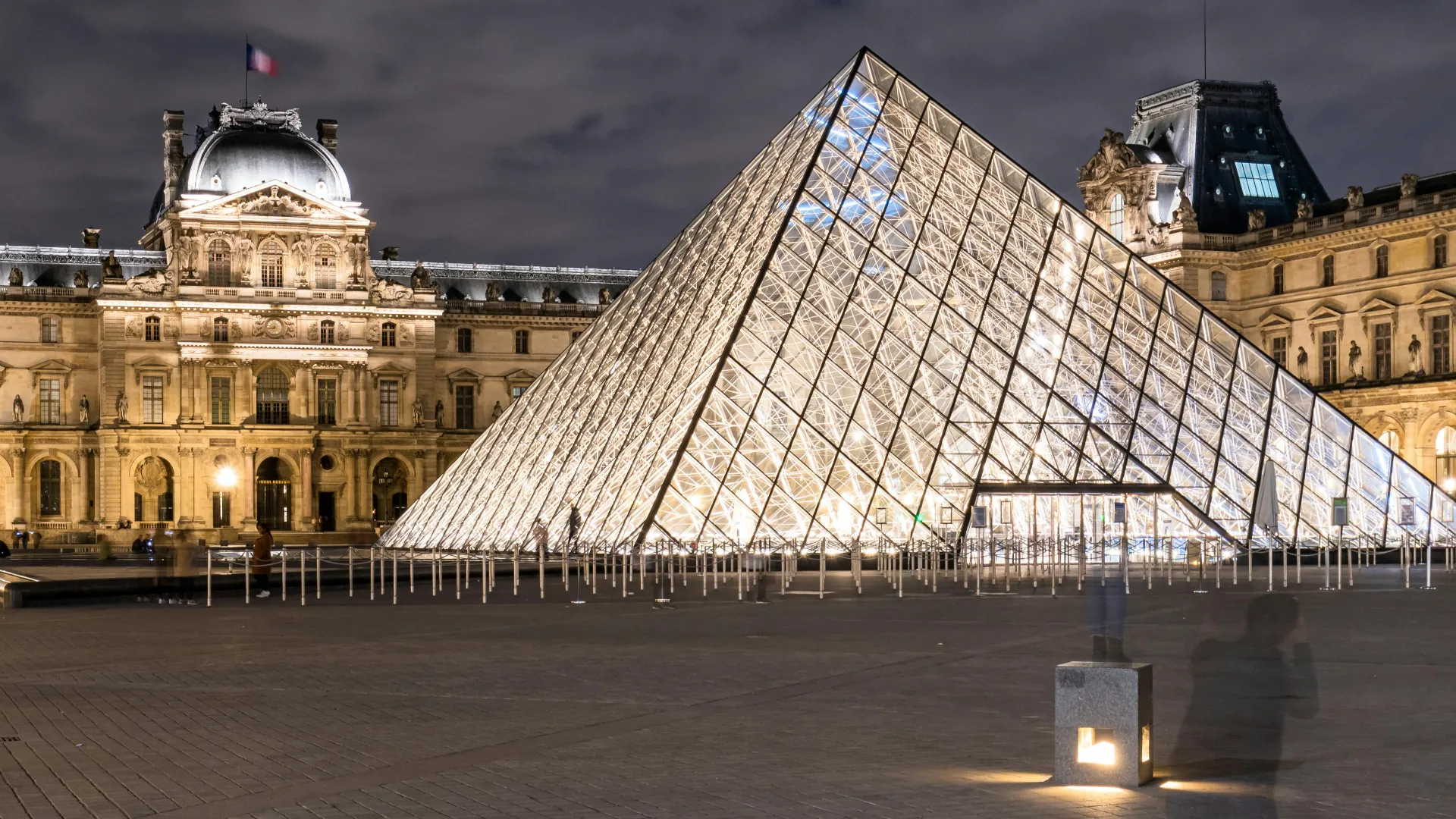 A Private Guided Tour Of The Paris Louvre Museum